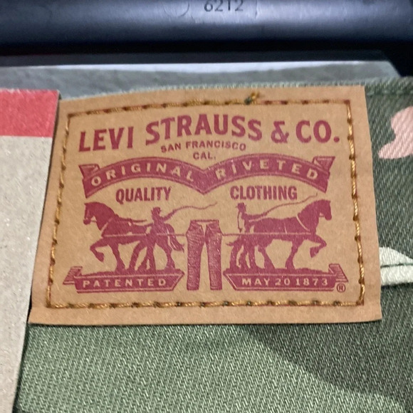 Levi’s 721 NWT High Rise Olive/Pink Camouflage Skinny Jeans Size 26 - Picture 11 of 12